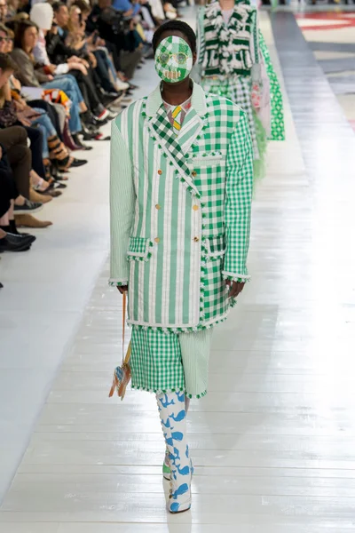 Look 15
